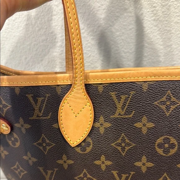 Louis Vuitton Neverfull Tote Bag MM - Picture 4 of 11
